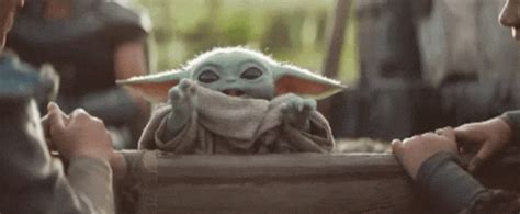 What's even better than baby yoda memes? Imágenes de Baby Yoda con movimiento, gifs de Baby Yoda gratis