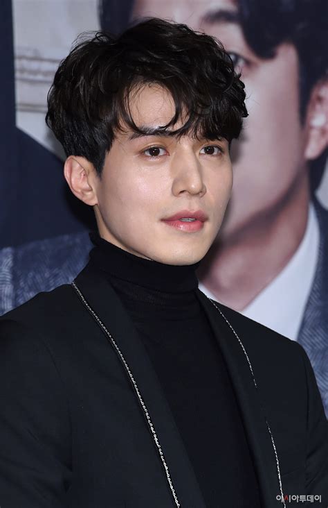 Both their reps have confirmed it, with lee dong wook's label, king kong by starship similarly, jyp entertainment said on behalf of suzy: Here's How Fans Believe Suzy And Lee Dong Wook Met And ...