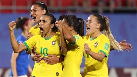 marta s record setting goal gives brazil win over italy cbc sports
