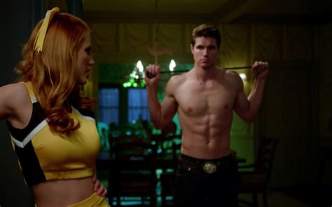 Robbie Amell S Shirtless Scene In The Babysitter Has Seriously Quenched