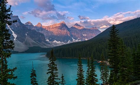 Картинки Канада Moraine Lake Alberta Горы Природа лес Озеро Пейзаж