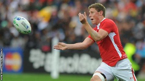 Rhys Priestland Wales Fly Half To Join Cardiff Blues From Bath Bbc Sport