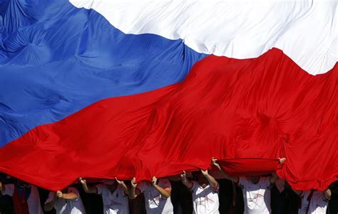 Czy wiecie jakiego koloru jest czeska flaga? Czechy liderem gospodarczym regionu - Puls Biznesu - pb.pl