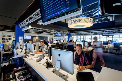 De mol is one of the men behind production companies endemol and talpa and is worth about us$ 2.3 billion. John de Mol koopt het ANP