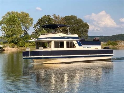 Often referred to as america's houseboat queen®, started this company in 2004 with her husband tom. Houseboat Lake Conroe For Sale - ZeBoats
