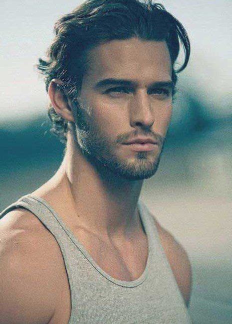 Chez les hommes, choisir d'avoir des cheveux longs peut être. Coiffure cheveux mi long homme - Les tendances mode 2020 ...