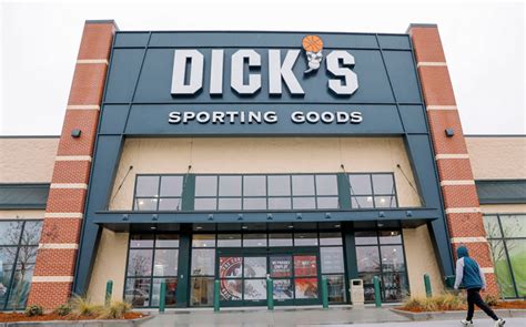 Dicks Sporting Goods Announces It Will Remove Guns And Hunting Products From Majority Of Stores
