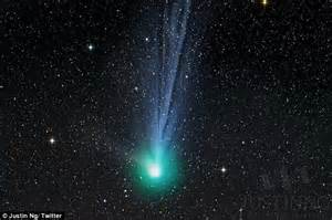 Comet Lovejoy Captured In Dazzling Time Lapse Video Daily Mail Online