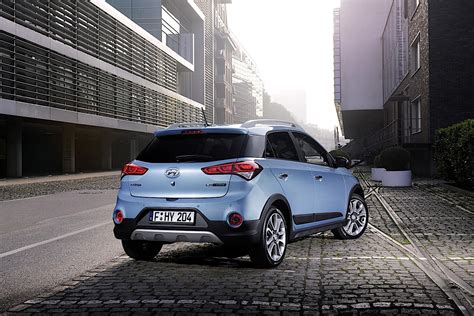 Hyundai had launched the latest generation i20 in indian market few months ago and the i20 n is also based on the latest version. HYUNDAI i20 Active specs & photos - 2015, 2016, 2017, 2018 - autoevolution