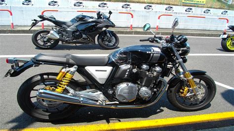 Is not responsible for the content presented by any independent website, including advertising claims, special offers, illustrations, names or endorsements. HONDA CB1100 '2017に 試乗してみた!サーキット走行 Test-ride event ...