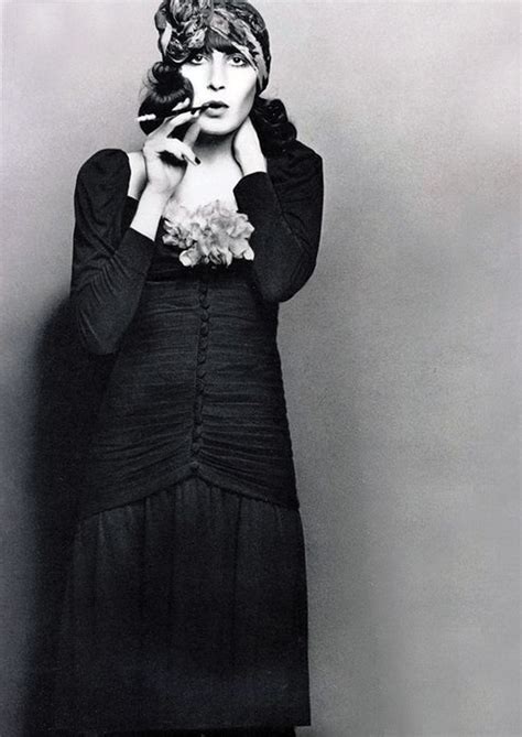 Por qué Anjelica Huston es un fashion icon Richard avedon Moda