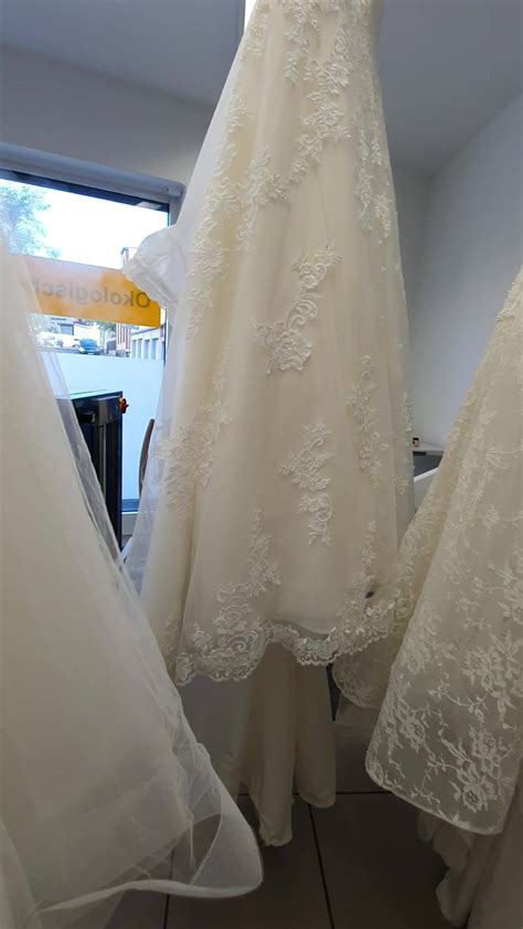 Damit dein brautkleid nach der hochzeit auch noch vor reinlichkeit strahlt, überlass die reinigung einer reinigung oder wäscherei. Elmas Änderungsschneiderei + Textilpflege - Home | Facebook