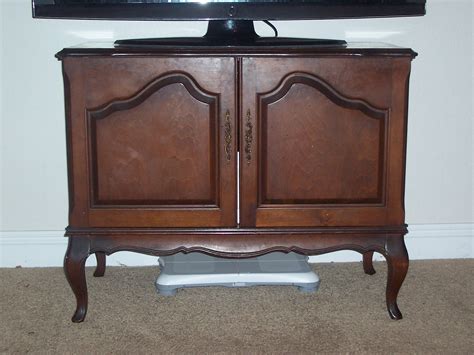 This rustic and charming stand features an open design as well as plenty of room for cable boxes. Caroline's Crafty Corner: Antique TV Stand