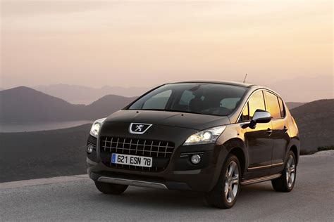 Se on näyttänyt luonteensa ja vakuuttanut koeajolla niin asiakkaat kuin autotoimittajat. 2010 Peugeot 3008 - conceptcarz.com