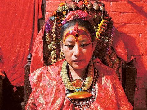 nepal quake forces ‘living goddess to break decades of seclusion asia gulf news