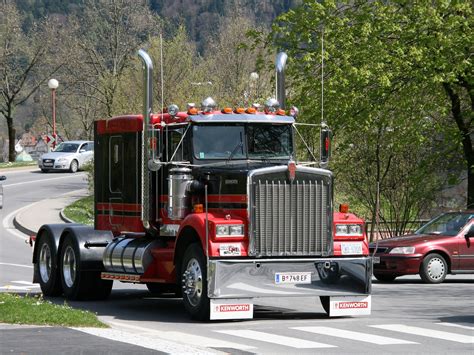 File:KenworthTruckRed.jpg - Wikimedia Commons