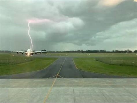 Epic Picture Shows Lightning Bolt Nearly Strike A Plane Picture Shows