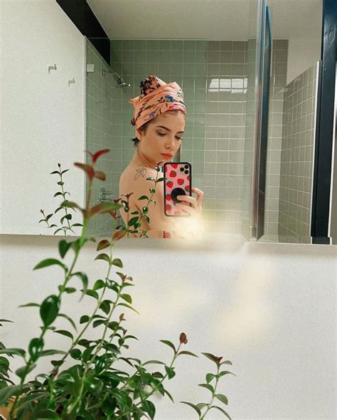 Halsey S Topless Snap Leaves Fans Hot Under The Collar As She Teases