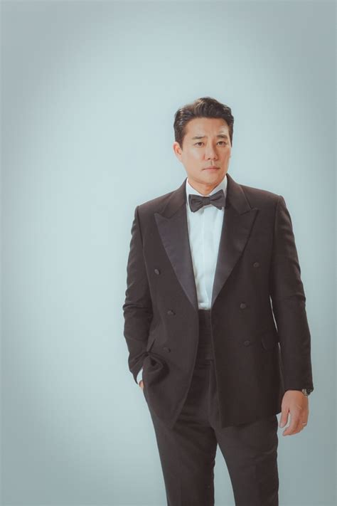 잘나가는 30대, 40대, 50대 매력적인 세 명의 여주인공에게 닥친 상상도 못 했던 불행에 관한 이야기, 진실한 사랑을 찾는 부부들의 불협화음을 다룬 드라마. '결사곡' 이태곤X박주미, 퍼펙트한 40대 부부의 웨딩 스틸 ...