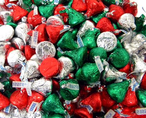 Does shopping for the best hershey kiss christmas treats get stressful for you? Hershey's Kisses Christmas Wrapped 24oz Bag (Red, Green ...