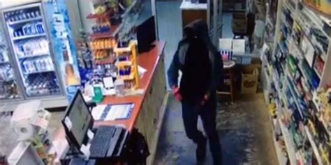 Florence Police Searching For Armed Robbery Suspect