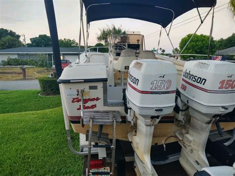 Donzi Center Console F23 Offshore Fishing Machine Twin Outboards