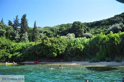 Griechenland lockt mit weißen sandständen, azurblauem meer, berglandschaften und entlegenen buchten eine unberührte griechische insel mit einigen der schönsten strände griechenlands. Skorpios (Insel) Lefkas | Urlaub in Skorpios (Insel ...