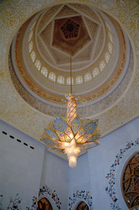 Abu dhabi ist die hauptstadt der vereinigten arabischen emirate. Sheikh Zayed-Moschee In Abu Dhabi Stockbild - Bild von ...