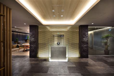 日本の 和 と洗礼された世界をイメージする モダンデザイン の融合｜デザイナーズオフィスのヴィス Lobby Entrance Office