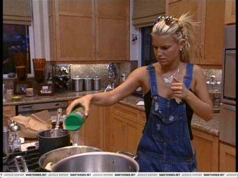 I Lovvvved How Jessica Rocked The Overalls On Newlyweds That Mid 2000s Style Was Everything