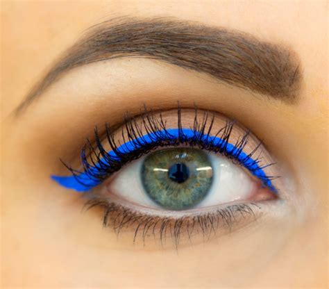 Dont Fear Bold Bright Eyeliners With Images Blue Eyeliner Makeup