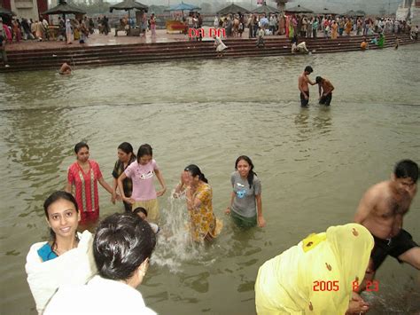Beautiful Indian Desi Housewife Bathing In River New Photos Beautiful Desi Sexy Girls Hot