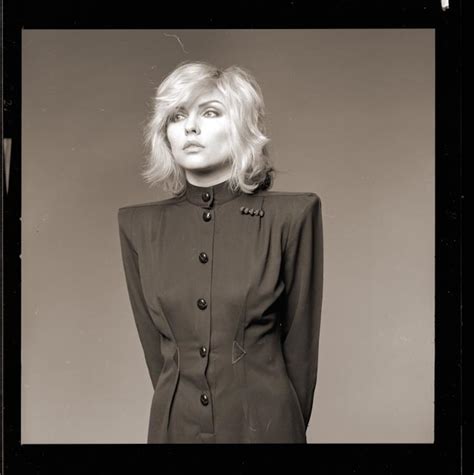 15 Striking Portraits Of Punk Goddess Debbie Harry In The 80s Art Sheep