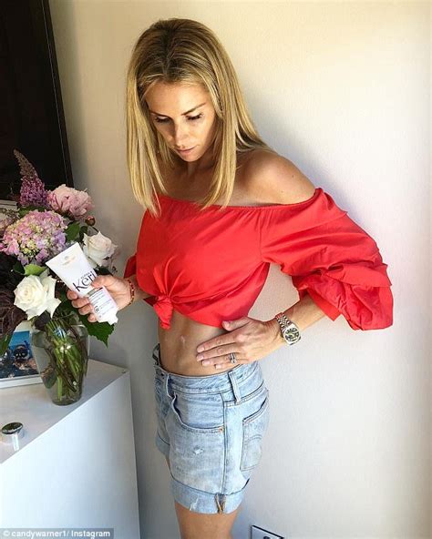Candice Warner Flaunts Her Tiny Waist In Crop Top Daily Mail Online