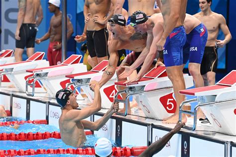 Us Wins Mens Swimming 4x100m Freestyle Relay
