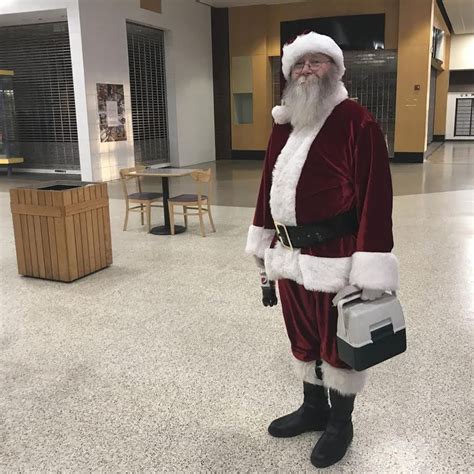 Sad Santas Confront Empty Malls ‘do I Have Something In My Beard Wsj