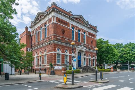 Hampstead Old Town Hall © Ian Capper Cc By Sa20 Geograph Britain