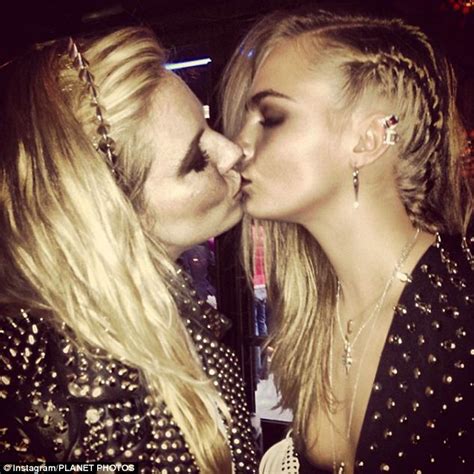 Why I Loathe Lesbian Chic Women Celebrities Kissing Each Other Says
