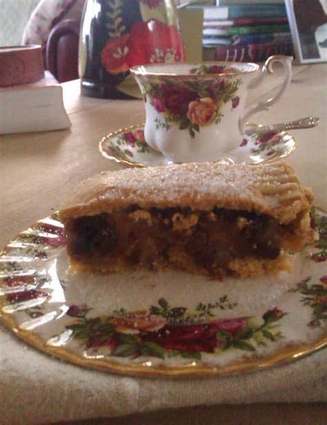 Try out these traditional irish christmas recipes for goose stuffing, plum pudding, scones and spiced beef. Traditional Irish Christmas Plum Pudding Recipe