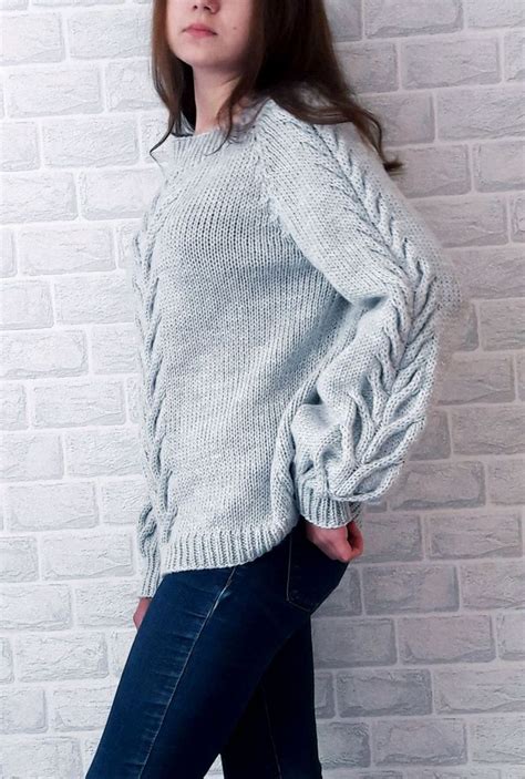 Женский джемпер спицами, вязаный серый свитер в 2020 г | Серый свитер, Джемпер, Свитер