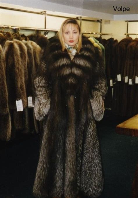 pin by elmo vicavary on fox in 2020 fur coats women fur coat fur coat fashion
