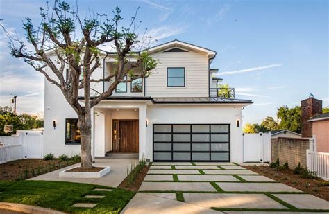 Sophisticated Contemporary Farmhouse California Luxury Homes