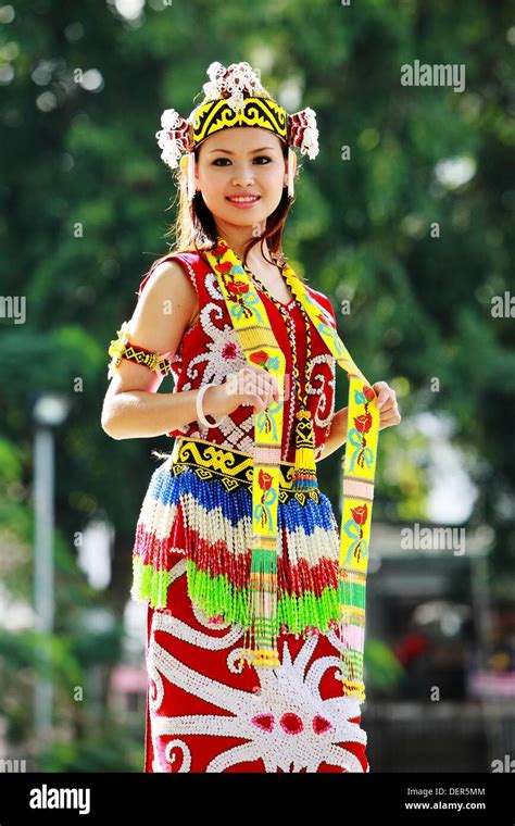 Frauen Gekleidet In Malay Traditionellen Kostüm Malaysia Stockfoto
