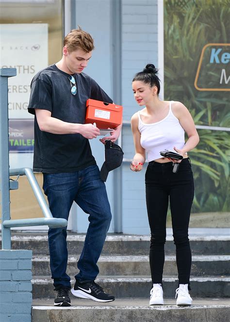 Ariel Winter Shows Off Pound Weight Loss In Tight Jeans While Breaking Quarantine The Blast