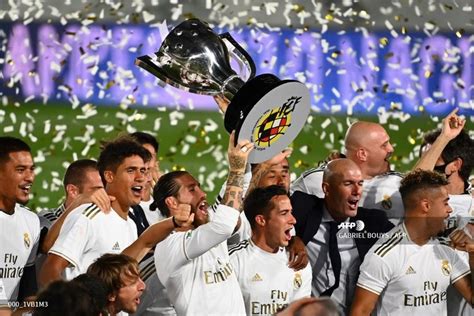 Real Madrid Juara Liga Spanyol 92 Trofi Los Blancos Salip Barcelona