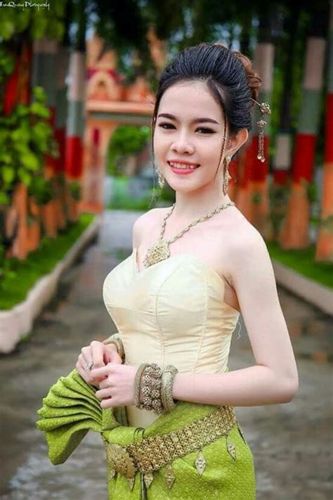 Pin By Hoangdinh Tv On Nery Khmer Photography Women Formal Dresses