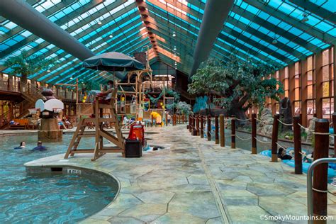 Review Of Wild Bear Falls Indoor Water Park In Gatlinburg