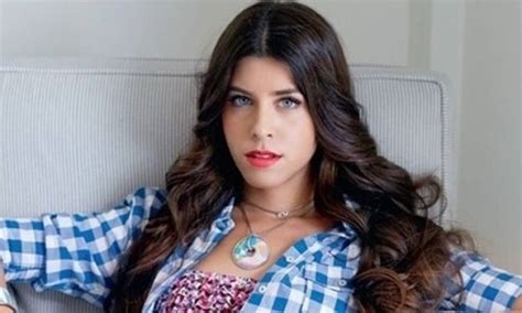 ↪ το δοκίμιο εξετάζει τη σχέση μεταξύ της οικονομικής ανάπτυξης και της πολιτισμικής άνθισης. Demy: «Δεν παραδεχόμουν ότι ήθελα να γίνω τραγουδίστρια ...