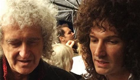 Gwilym lee found himself working harder than ever for 'bohemian rhapsody', and describes queen guitarist brian may as a real renaissance man. Brian_May_enseña_a_tocar_la_guitarra_a_Gwilym_Lee ...