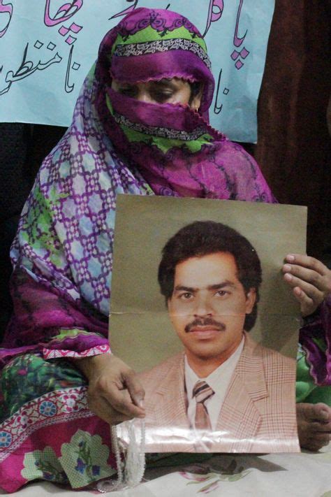 Pakistans Top Court Stays Hanging Of Mentally Ill Prisoner The Seattle Times